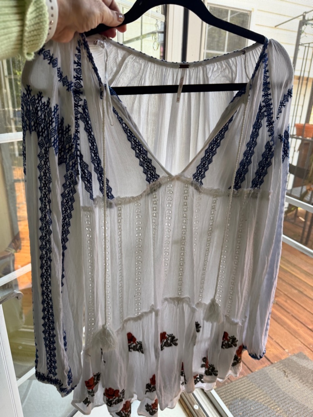 Women’s FREE PEOPLE BOHO white and blue  embroidered shirt top size XS